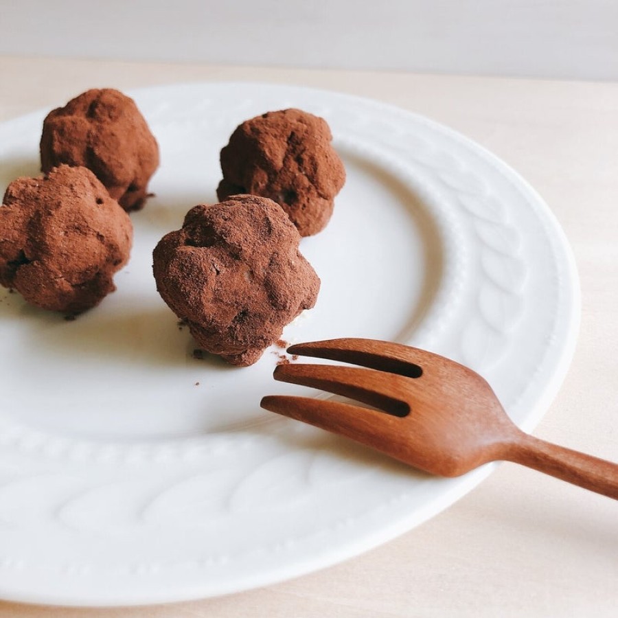 How to make creamy, rich 'sake lees raisin truffles'