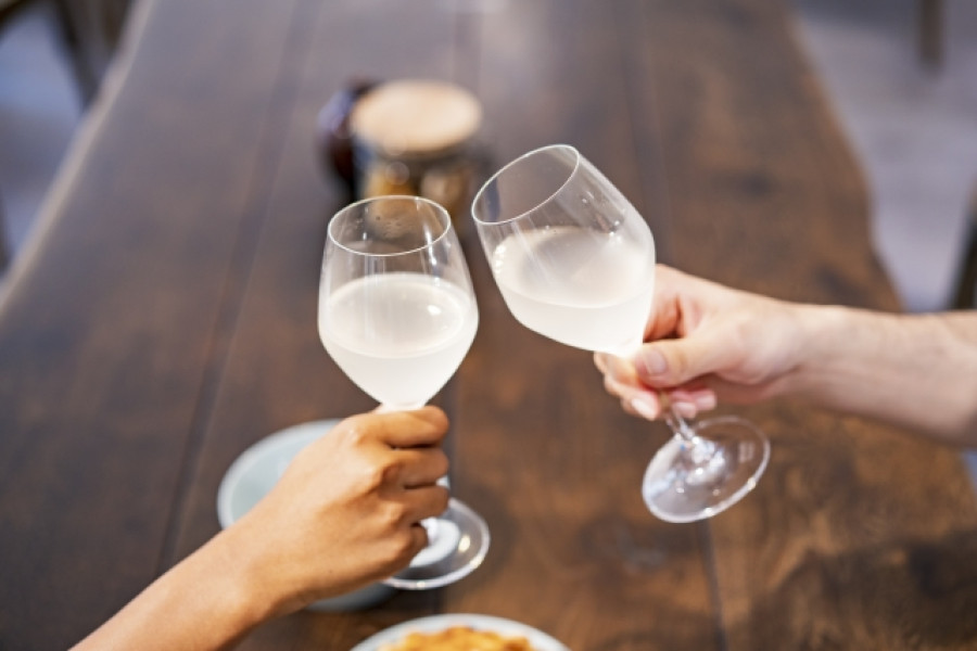 What is sparkling sake? A must for sake beginners! Recommended sake that is sweet &amp; refreshing and easy to drink!