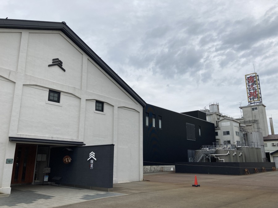 Go to Niigata to enjoy sake at Yoshinogawa, a long-established sake brewery in the brewing town of Setagaya, the oldest sake brewery in Niigata.